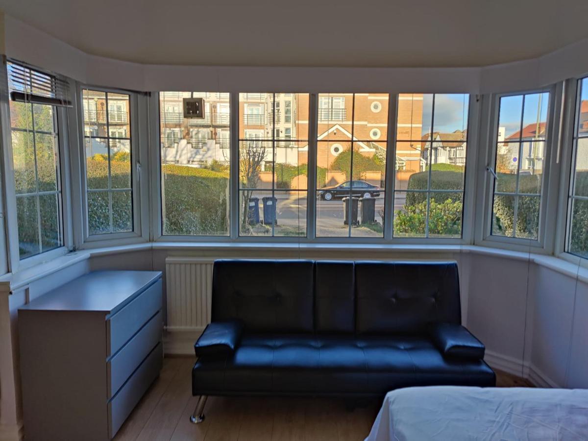 Studio On Golders Green Road Londres Exterior foto