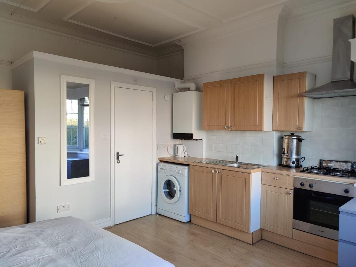 Studio On Golders Green Road Londres Exterior foto